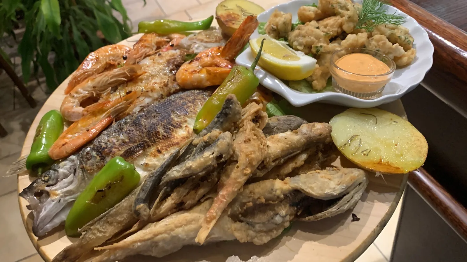Mixed grill at Spiranca: sea bream, prawns, fried fish and calamari with grilled peppers
